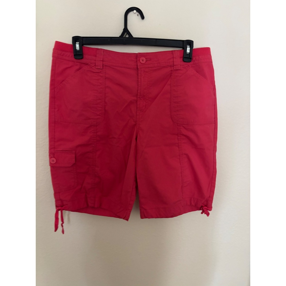 St Johns Bay Womens Pink Cargo Bermuda Shorts Size 16 Cotton Stretch 
A1153